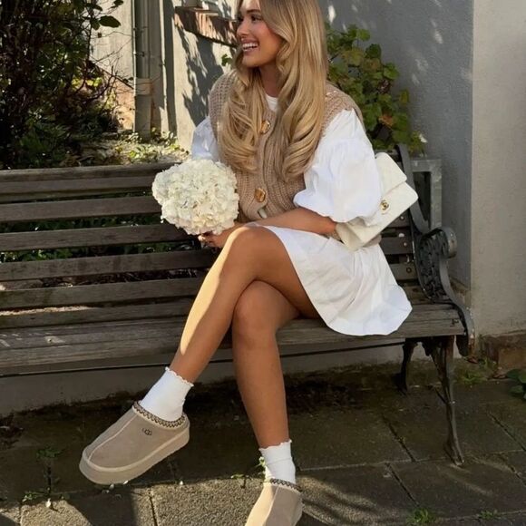 Tan UGG tazz slides - Picture 1 of 11